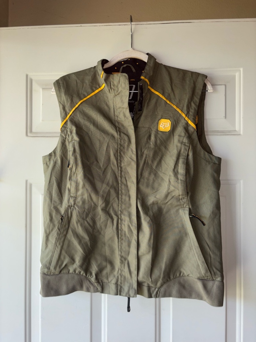 Dakota Fox Racing Y2K olive green vest size M * Flaw*